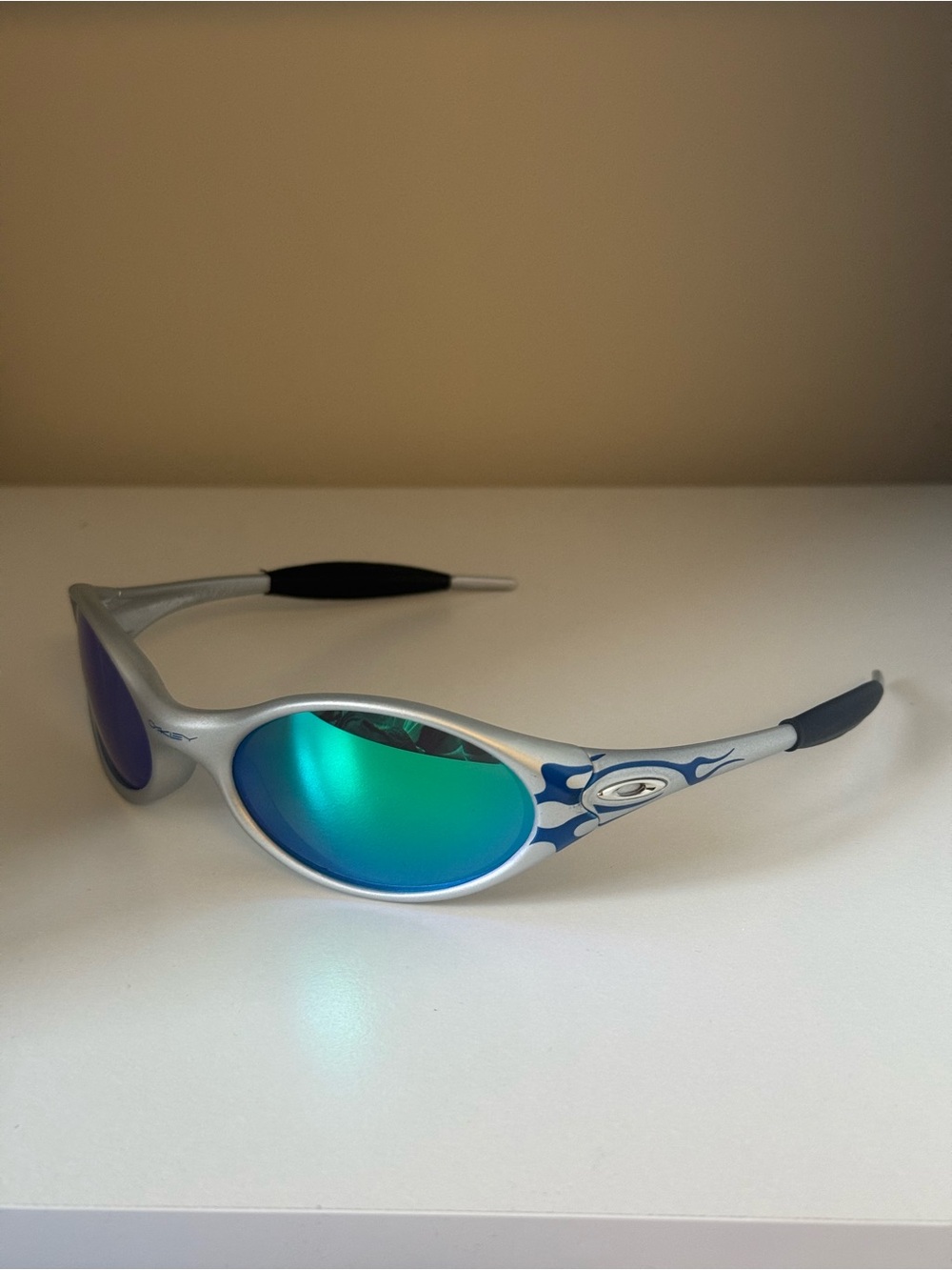 Oakley Style Silver Frame Sunglasses with Green-Blue Mirrored Lenses